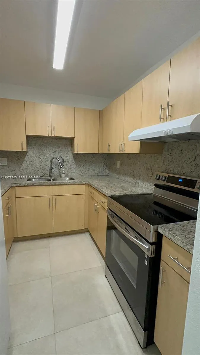 Building Photo - 1885 W 56th St #112