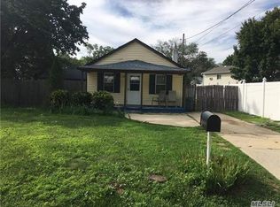 17 Palm Pl, West Babylon, NY 11704