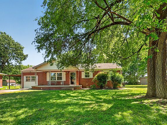 2nd image of 105 Daleview Cir