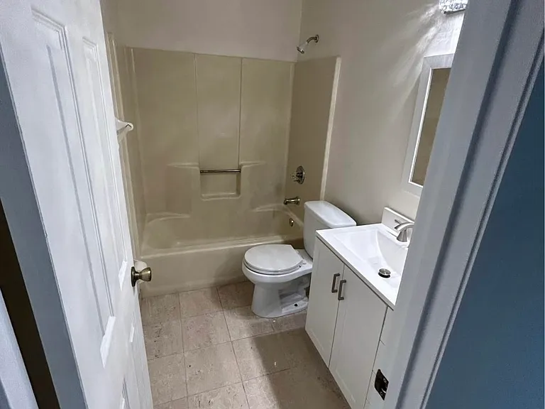 1138 SW Spruce St — Photo 5