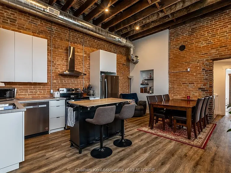 164 King St W #203 — Photo 1