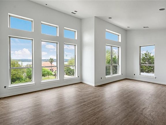 2nd image of 601 Deckhouse Dr