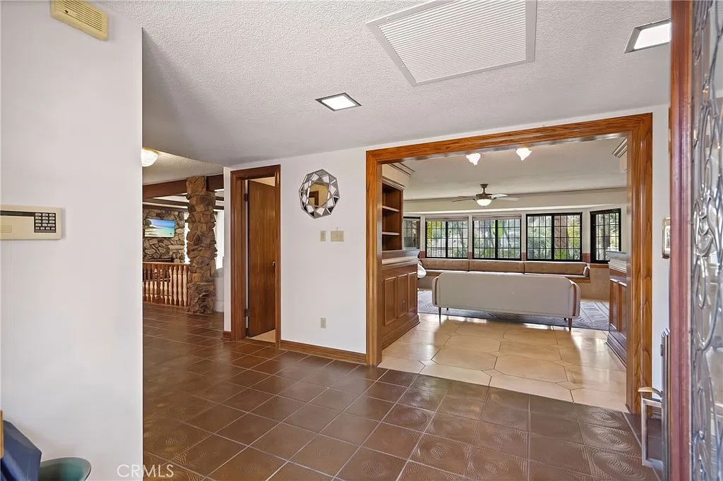 5 bed, 3.5 bath, 3400 sqft, $6,000 — Photo 4