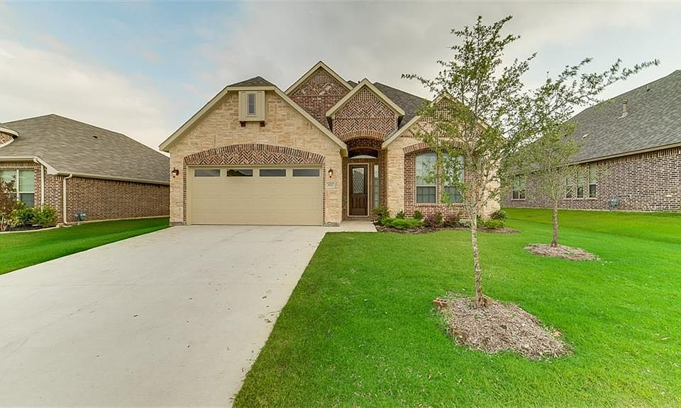 1st image of 613 Ravenwood Dr