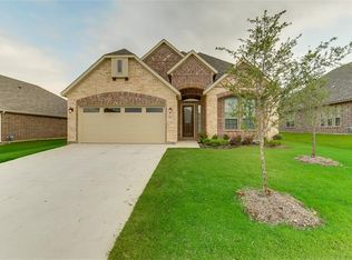 613 Ravenwood Dr, Saginaw, TX 76179