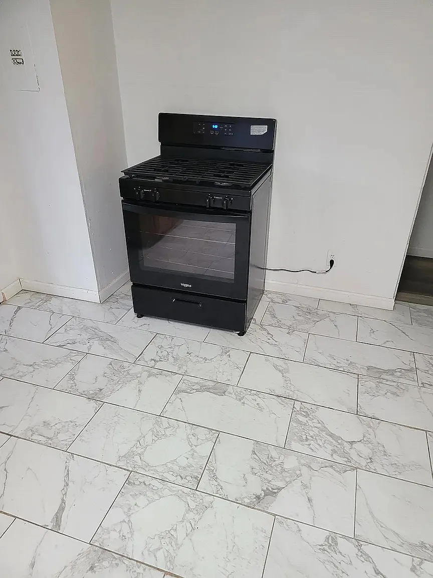 3 bed, 400 sqft, $2,800 — Photo 2