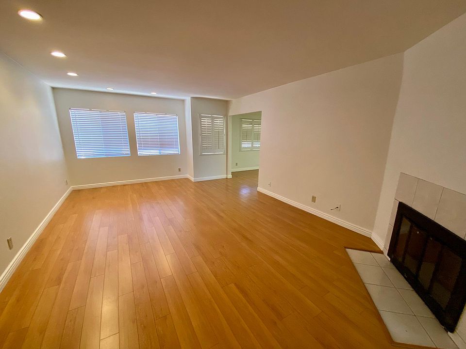 1st image of 8020 Langdon Ave Unit 205
