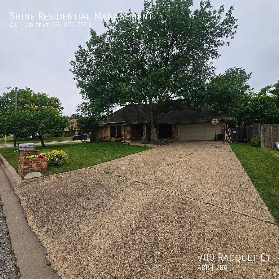 Building Photo - 700 Racquet Ct