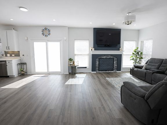 4th image of 1048 Asbury Dr