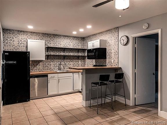 2nd image of 1430 SW 27th St #6