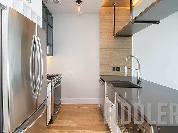 3rd image of 4441 Purves St APT 901