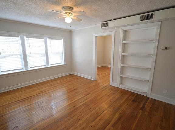 2nd image of 720 W 38th St #20C