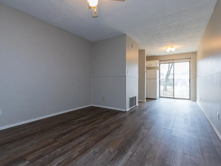 W Lillian St Fourplex — Photo 19