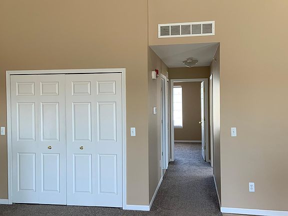 3rd image of 43021 Burlington Dr