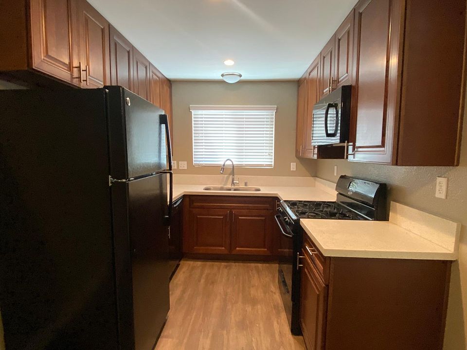 1st image of 3877 46th St APT 2