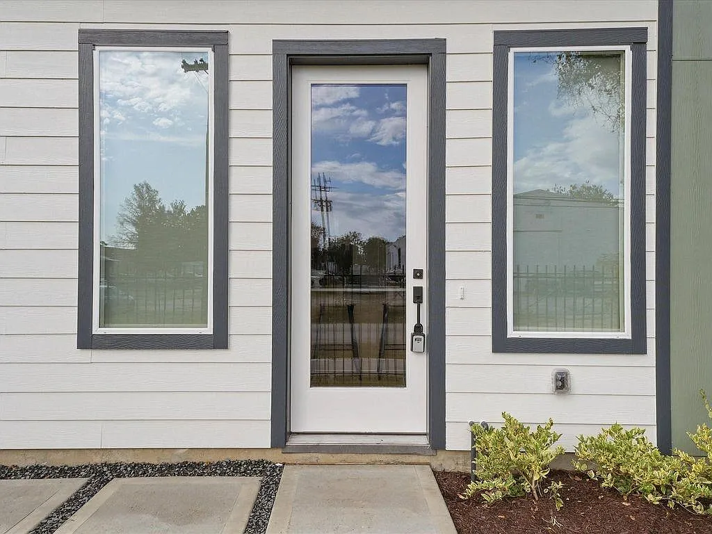 3 bed, 2.5 bath, 1514 sqft, $2,300 — Photo 2