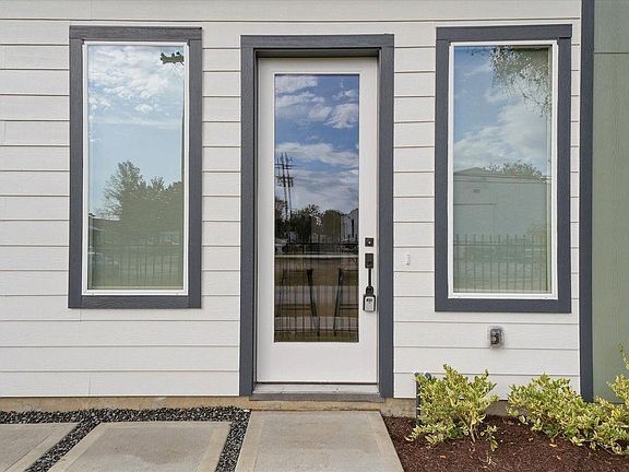 2nd image of 5302 Teodoro Ln
