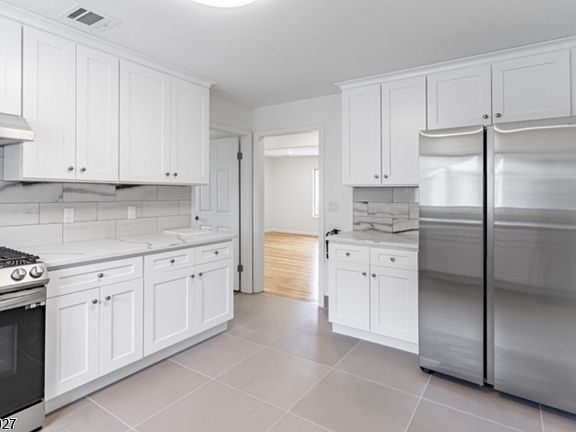 5th image of 2 Willow Wood Ct