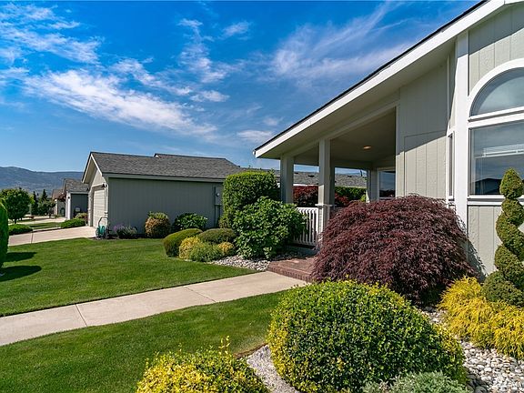 2nd image of 565 Canyon Dr