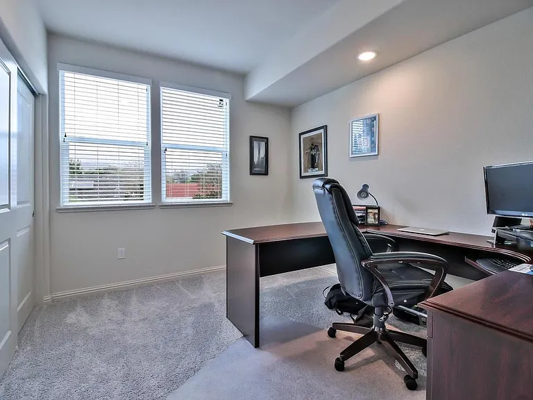 Mahuron Cir — Photo 6