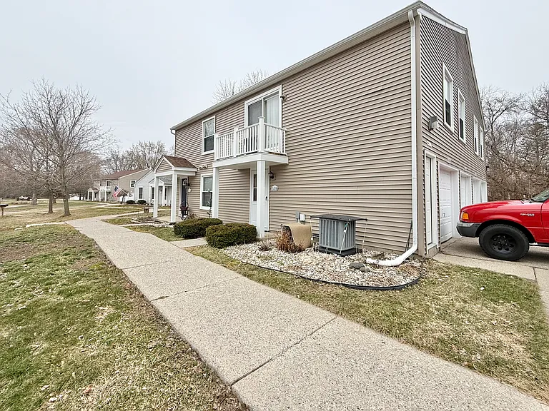 1416 Hobnail Ct — Photo 2
