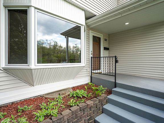 4th image of 511 W Palatine Rd