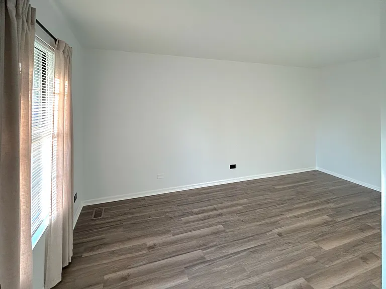 825 Benridge Ct — Photo 3