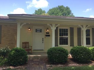 2000 Meadowlake Dr, Charleston, IL 61920