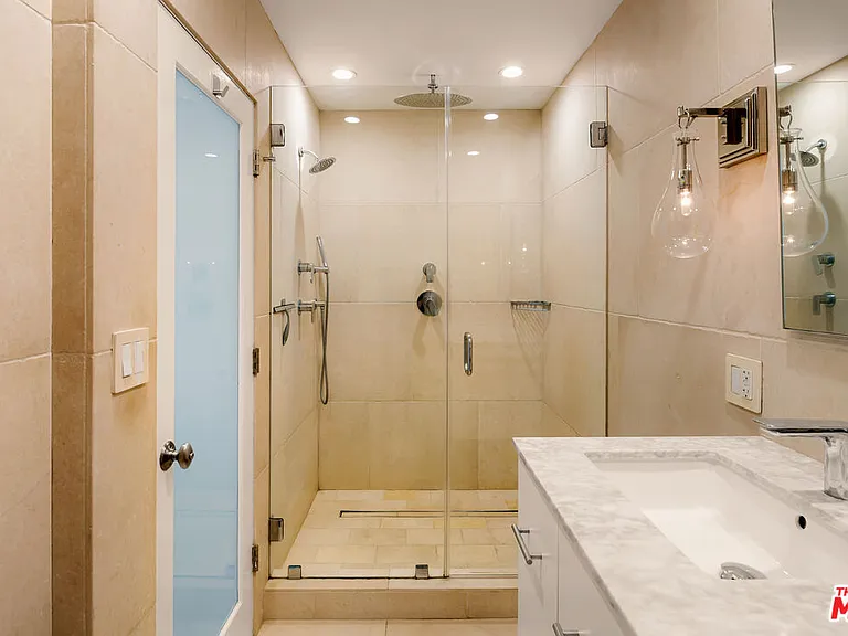 121 N Croft Ave #105 — Photo 12