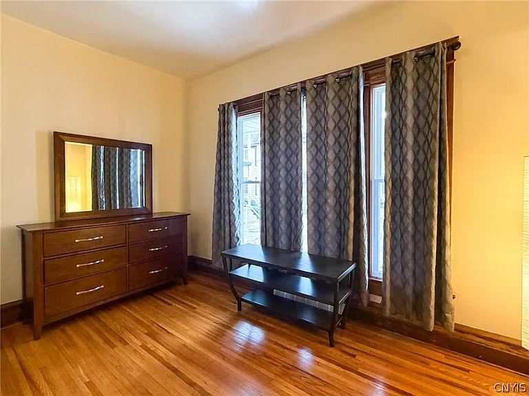1015 White Pl — Photo 14