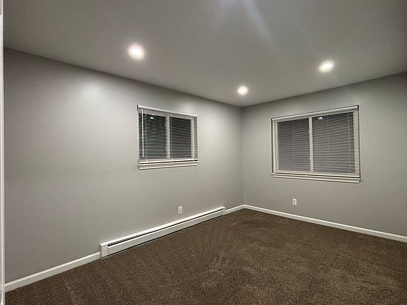 5th image of 98 Village Ct APT 3