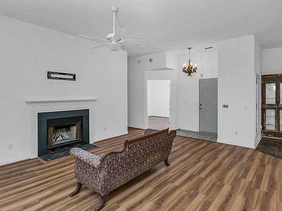 3rd image of 236 Darby Way