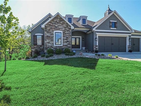 2nd image of 4545 NE Sherwood Dr