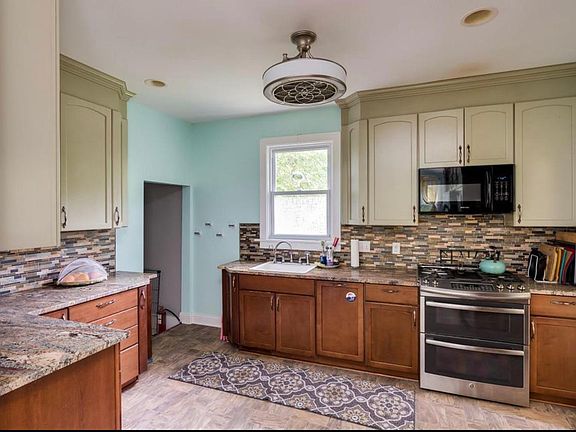 Fully Equipped Kitchen with lots of Storage Space