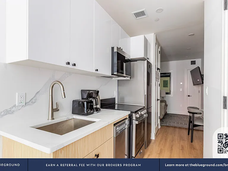 307 W 39th St #2B — Photo 4