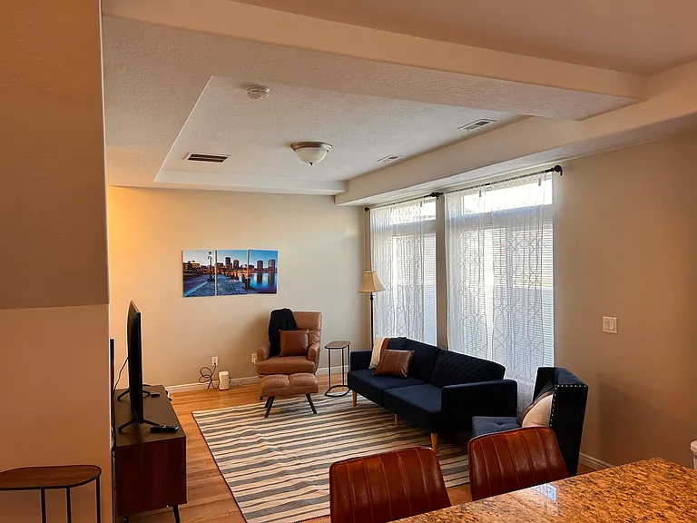 405 S 740 E — Photo 11