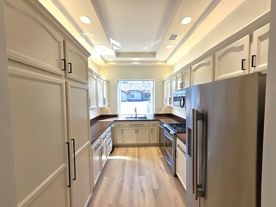 1st image of 3055 E Hillcrest Dr