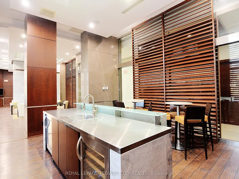 330 Burnhamthorpe Rd W #1902 — Photo 35