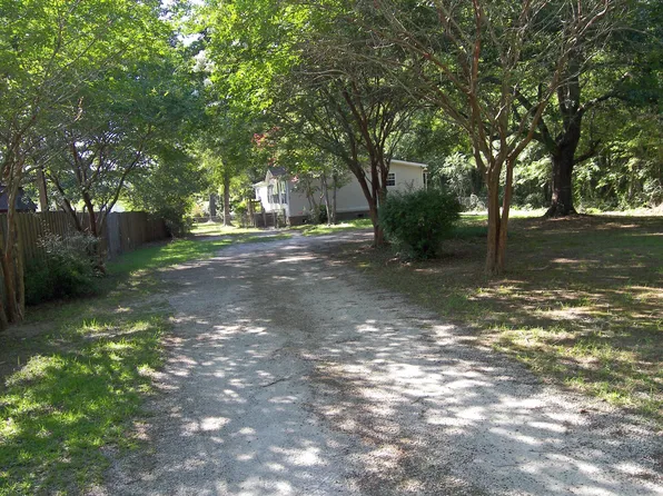 100 Autumn Ln, Moncks Corner, SC 29461