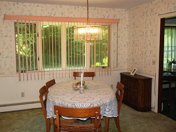 5th image of 1055 Rosewood Dr