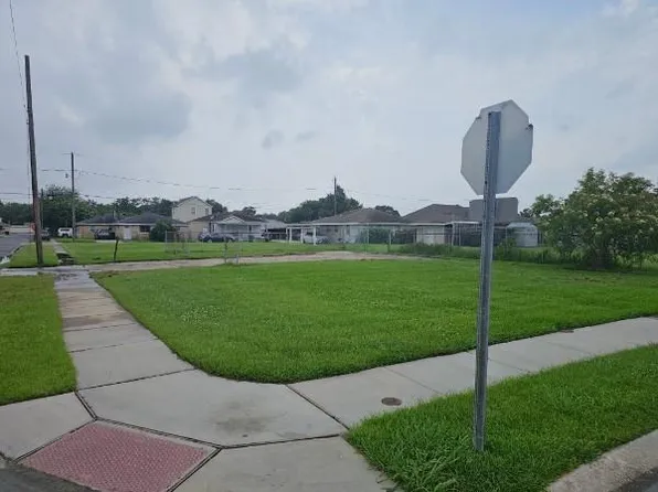 2400 Victor St, Chalmette, LA 70043