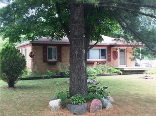 2368 Crane St, Waterford, MI 48329