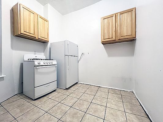 4th image of 2643 Frederick Douglass Blvd #4E