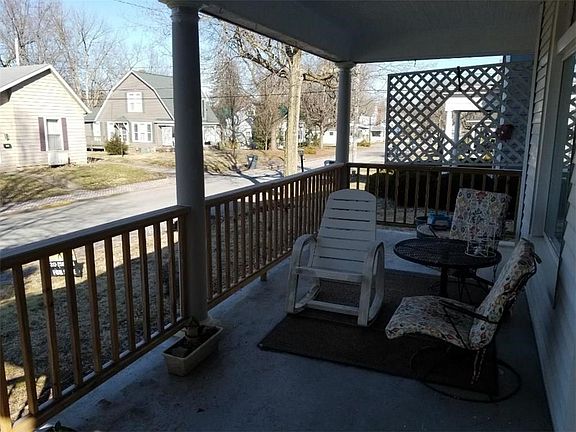 4th image of 303 Lincoln Ave