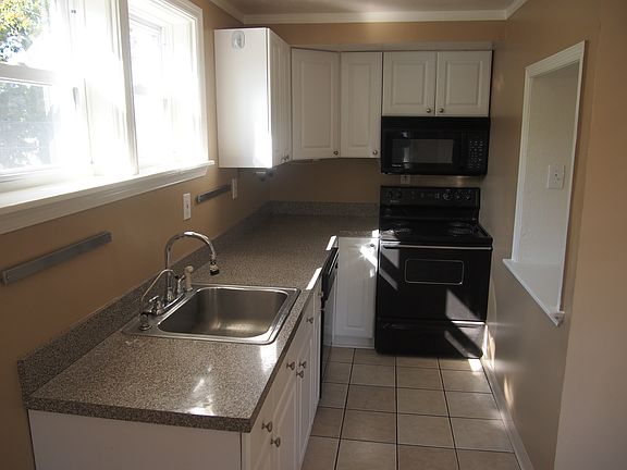 3rd image of 1082 Hopkins Ave