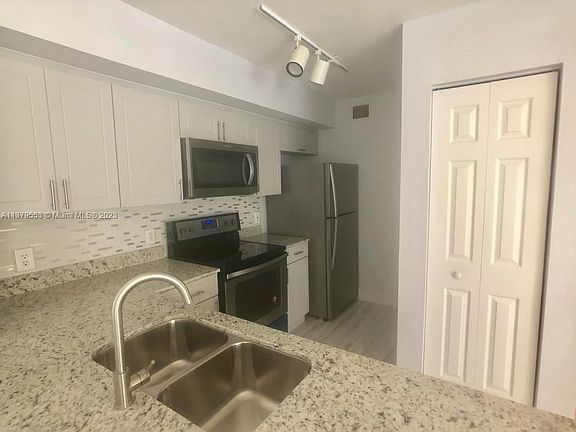 5th image of 11155 SW 5th Pl APT 306