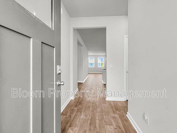 4th image of 151 Morning View Way