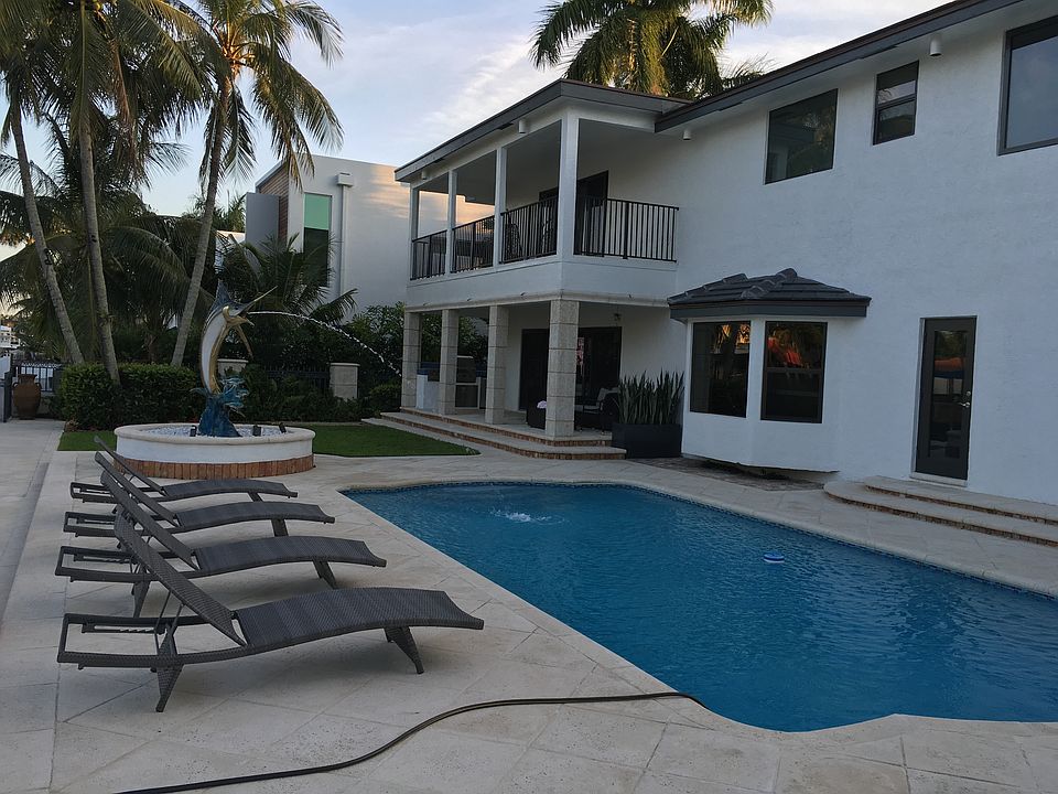 1st image of 524 Royal Plaza Dr