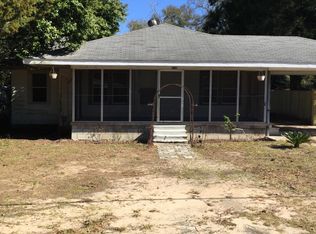 526 E Chestnut Ave, Crestview, FL 32539