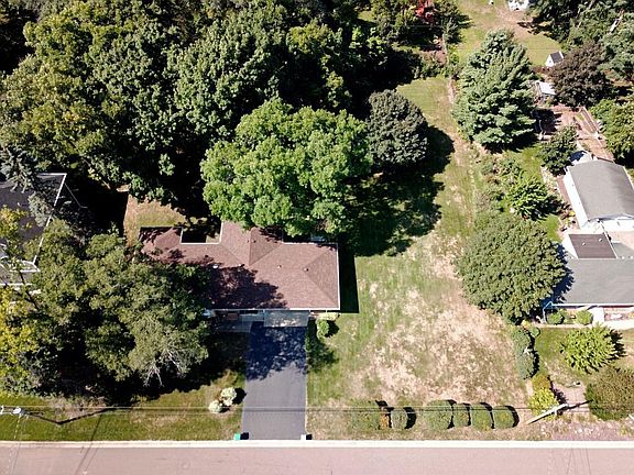 2nd image of 645 Orchid Ln N